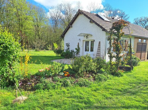 Estuvi - La Chevêche Eveillée, a break in the countryside. Bicycle shelter. Pets ok