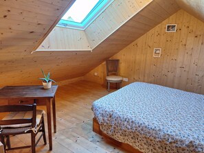 1 chambre, bureau, fer et planche à repasser, Wi-Fi