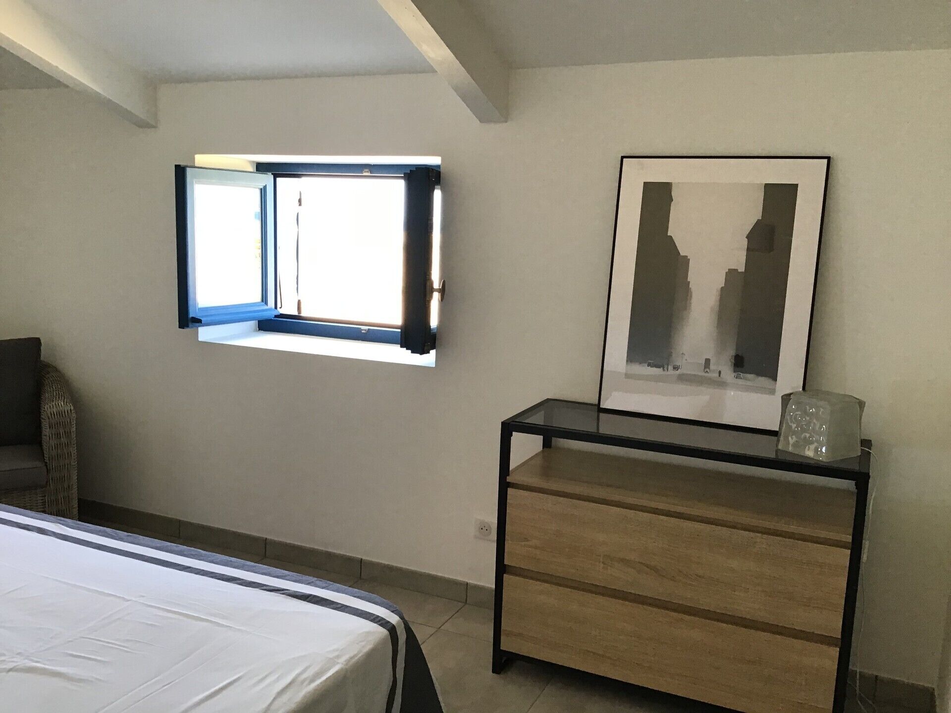 1 chambre, fer et planche à repasser, draps fournis