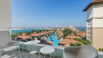 Appartement Luxe, 1 trÚs grand lit et 1 canapé-lit, vue mer, en front de plage | Balcon