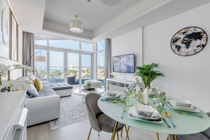 Dining room - Globalstay Luxury Azizi Mina Beachfront  (Dubai)