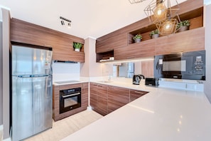 Unclassified image, 3 of 14, button