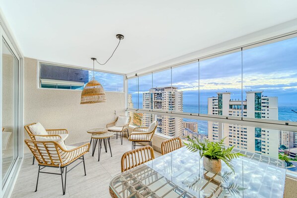 Unclassified image, 1 of 14, button