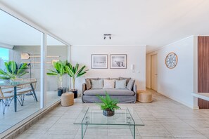 Unclassified image, 2 of 14, button