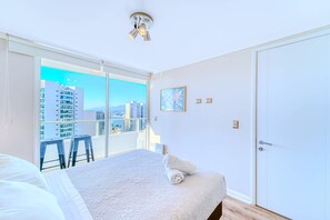 Unclassified image, 3 of 8, button