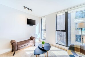 TV - Providencia Retreat (Providencia)