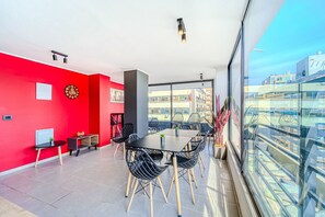 Unclassified image, 5 of 15, button