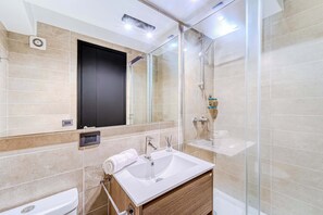 Unclassified image, 2 of 15, button