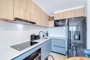 雪櫃、微波爐、爐具、多士爐