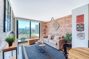 TV - Espacio Nunoa 1BR, balcony and free parking (Ñuñoa)