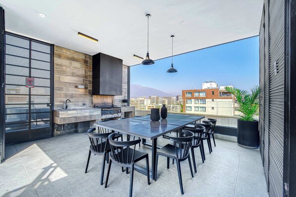 Outdoor dining - Espacio Nunoa 1BR, balcony and free parking (Ñuñoa)