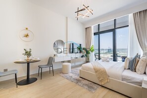 Safe på rommet, strykejern/-brett, wi-fi (inkludert) og sengetøy