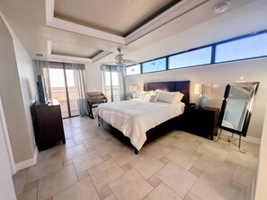 3 chambres, bureau, fer et planche à repasser, lit parapluie