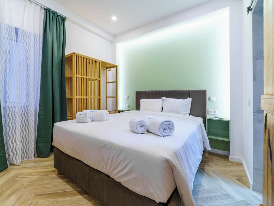 Soundproofing, free WiFi