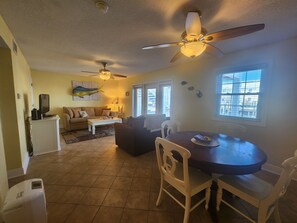 Smart TV, books, music library, video library - Discover the charm of Waterside at Coquina Key, Your Island Paradise Awaits (St. Petersburg)