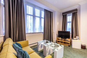 Suite | Blackout drapes, iron/ironing board (on request), WiFi (free)