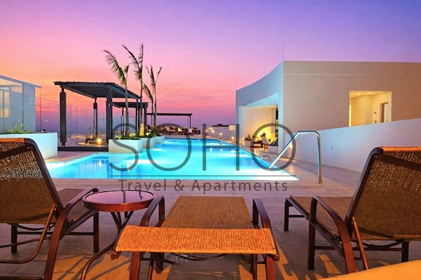 Apartamento familiar | Piscina | Una piscina al aire libre