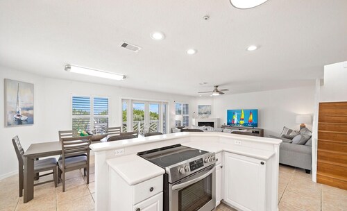 Spacious 5-bedroom house with WiFi, AC in marvelous Melbourne Beach