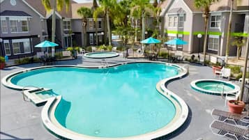 Piscina externa, piscina aquecida