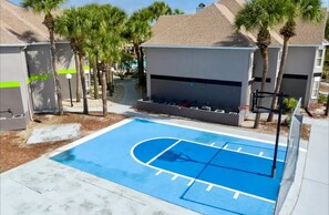 Sports court - Cozy 1-Bedroom Apartment with Pool, Just 10 Minutes from Disney Magic! (Kissimmee)