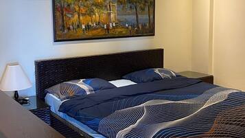 4 bedrooms, iron/ironing board, free WiFi, bed sheets