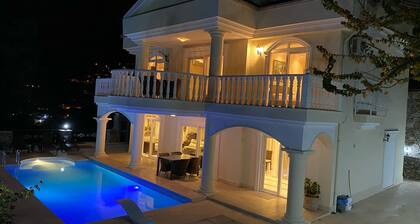 A wonderful holiday villa with a private pool in Alanya.close to the city &beach