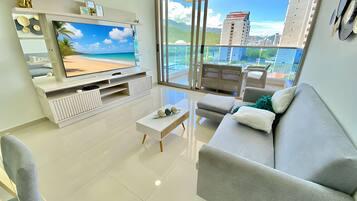 Apartemen | Area keluarga | TV layar datar