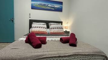 3 chambres, fer et planche à repasser, Wi-Fi, draps fournis