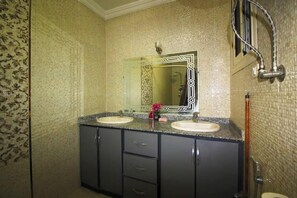 Hair dryer, towels, soap, shampoo - Pyramidsview area and free walk (Al Haram)