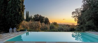 La Nula 4, Emma Villas