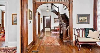 Stay in a Historic Charm in the Heart of Lexington