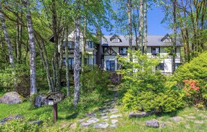 A two-story building with a stone pathway leading to the entrance. - KANALIAN HOTEL (Nagawa)
