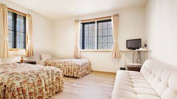 Basic Twin Room, Mountain View | 7 bedrooms, free WiFi, bed sheets
