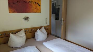 1 Schlafzimmer, Reisekinderbett, kostenloses WLAN, Bettwäsche