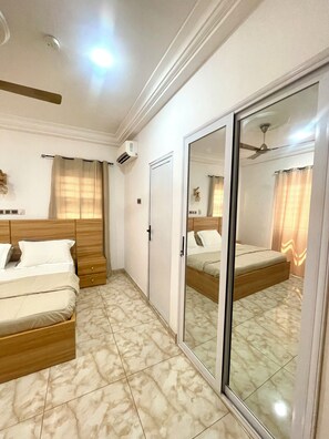 2 chambres, fer et planche à repasser, Wi-Fi, draps fournis