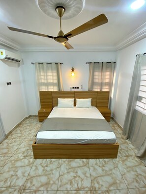 2 chambres, fer et planche à repasser, Wi-Fi, draps fournis