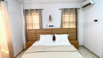 2 slaapkamers, een strijkplank/strijkijzer, wifi, beddengoed