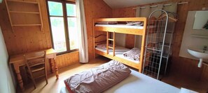 1 slaapkamer, een bureau