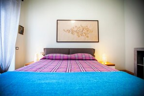 Appartement, balkon, uitzicht op stad | 2 slaapkamers, een strijkplank/strijkijzer, gratis wifi