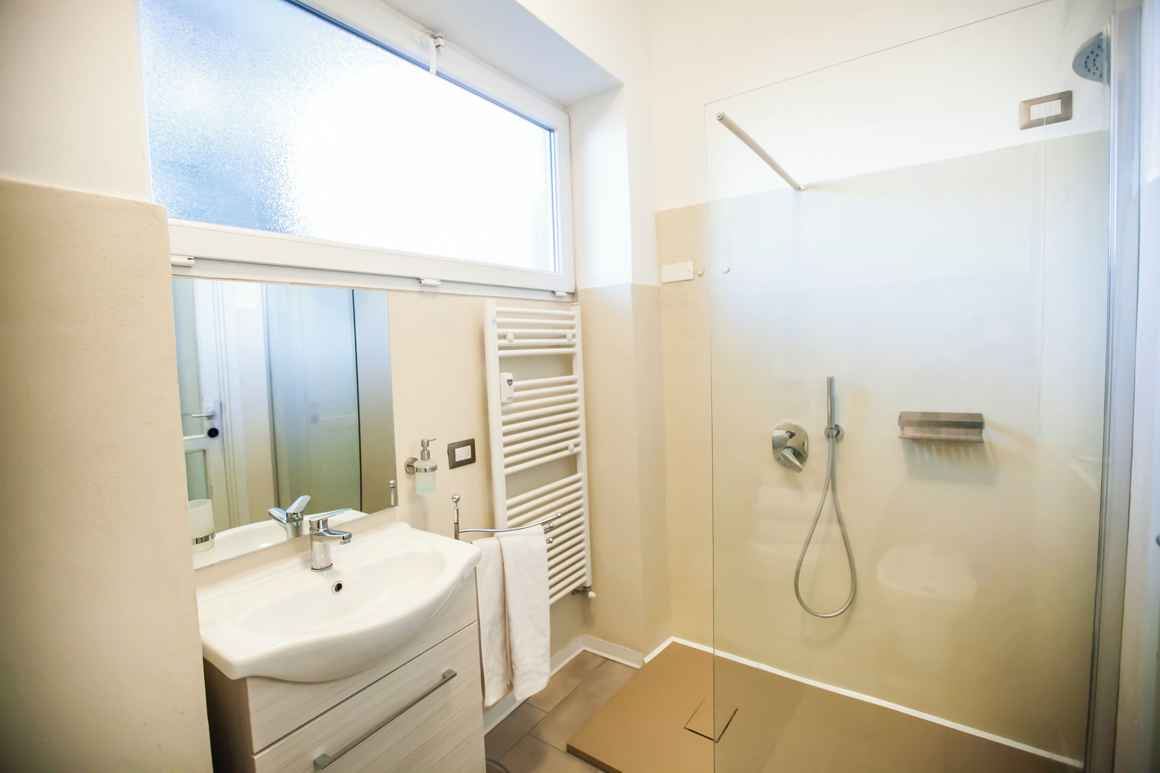 Apartment, Balkon, Stadtblick | Badezimmer