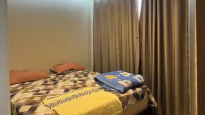 A hotel room with a bed, a window with curtains, and a ceiling light. - 1 Near Confins Airport, Cid Galo, 15 min BH, Cid Adm.  (Centro Vespasiano)