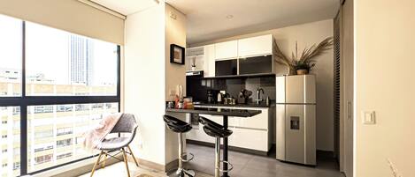 Fridge, oven, dishwasher, coffee/tea maker