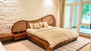 8 habitaciones, tabla de planchar con plancha, wifi y ropa de cama