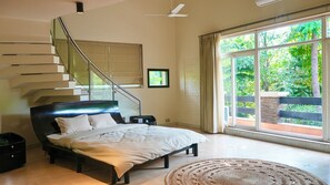 8 bedrooms, iron/ironing board, WiFi, bed sheets