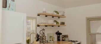 Cute Dog-Themed Stay – Steps to Cafés & Dordt