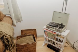 Interior - Walk to Cafe & Mall, One Mile to Dordt, Dog Theme (Sioux Center)