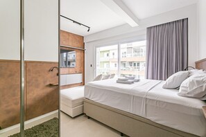 Silitysrauta/-lauta, Wi-Fi, vuodevaatteet