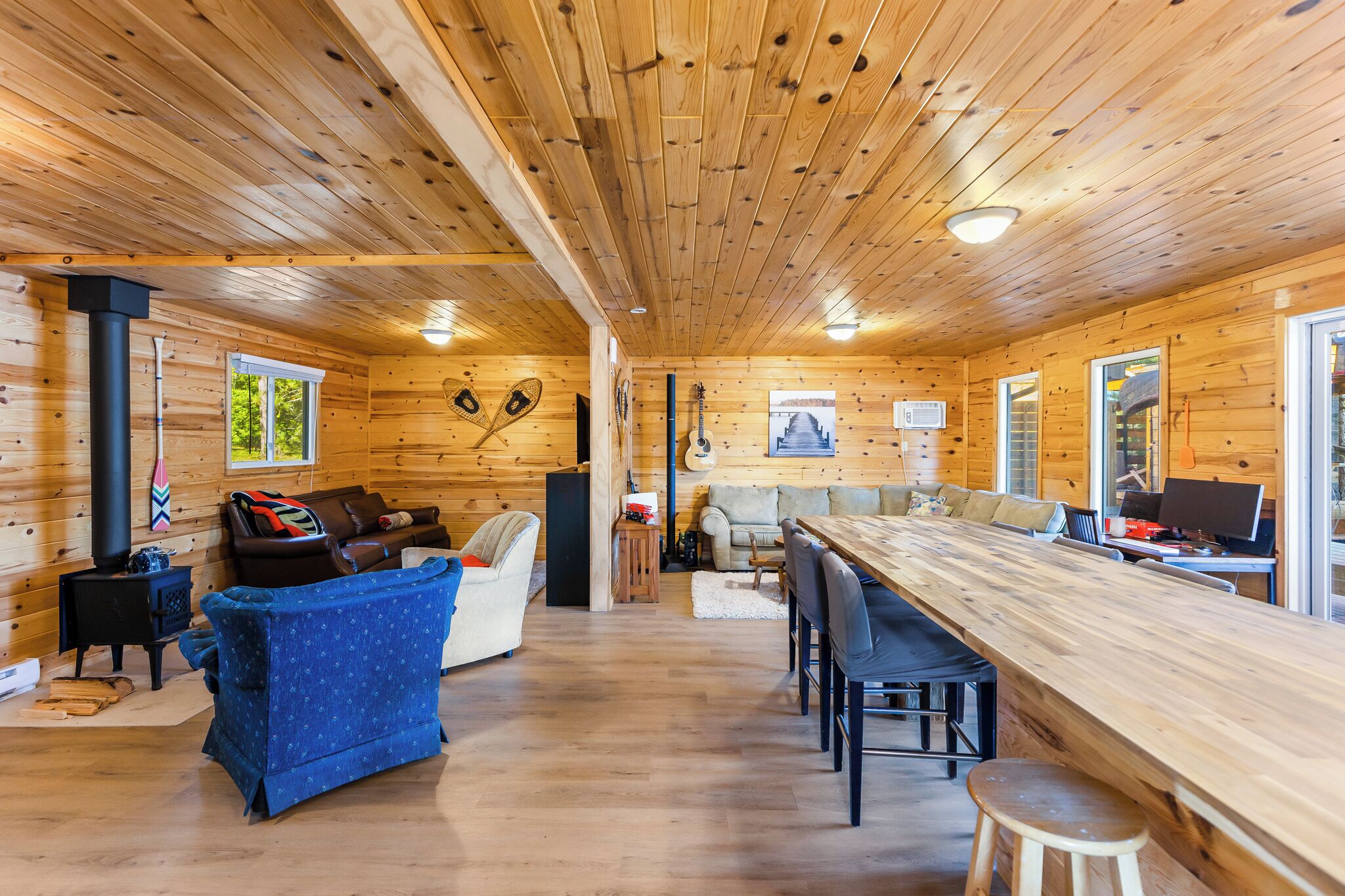Private Cottage That Fits Multiple Families!  Quiet Lake, Hot Tub, Sauna & Beach - Grand Sudbury