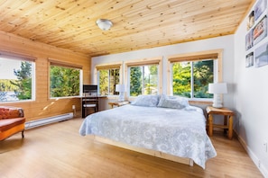 5 Schlafzimmer, Schreibtisch, Bügeleisen/Bügelbrett, Reisekinderbett