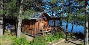 Exterior - Private cottage that fits multiple families!  Quiet lake, hot tub, sauna & beach (Greater Sudbury)